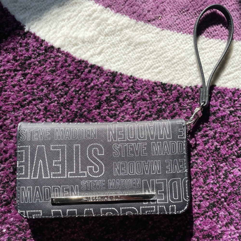 Black Zip Around Steve Madden Wrist-Wallet